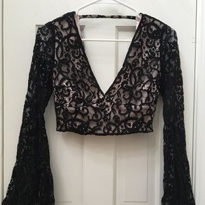 PLUNGE NECKLINE LACE TOP